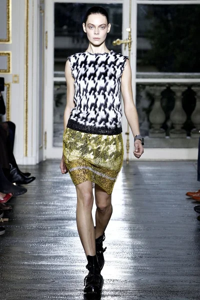 Look 12